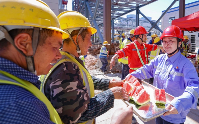 酷暑送清涼，關(guān)懷沁人心！宜化田家河園區(qū)全力保障職工高溫作業(yè)安全